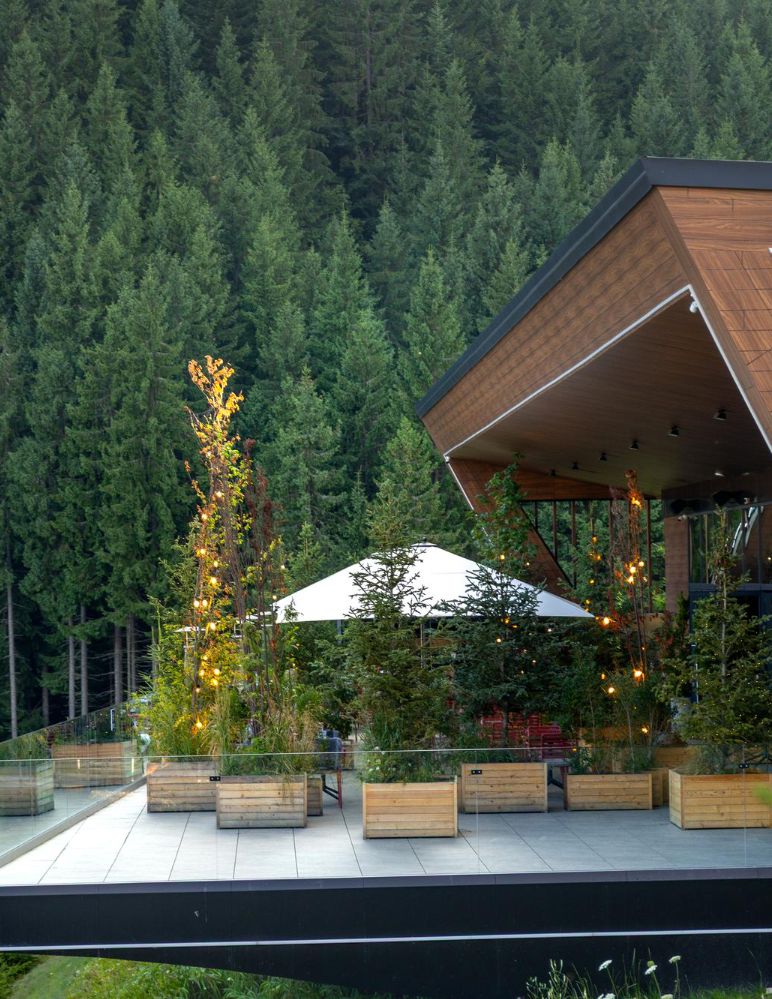 Villa outdoor space organization